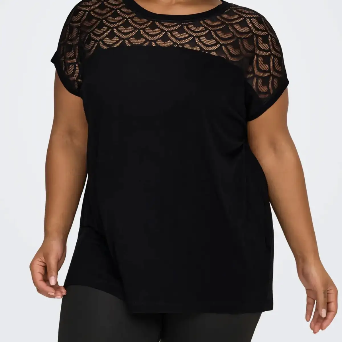 T-shirt ajouré détail dentelle
