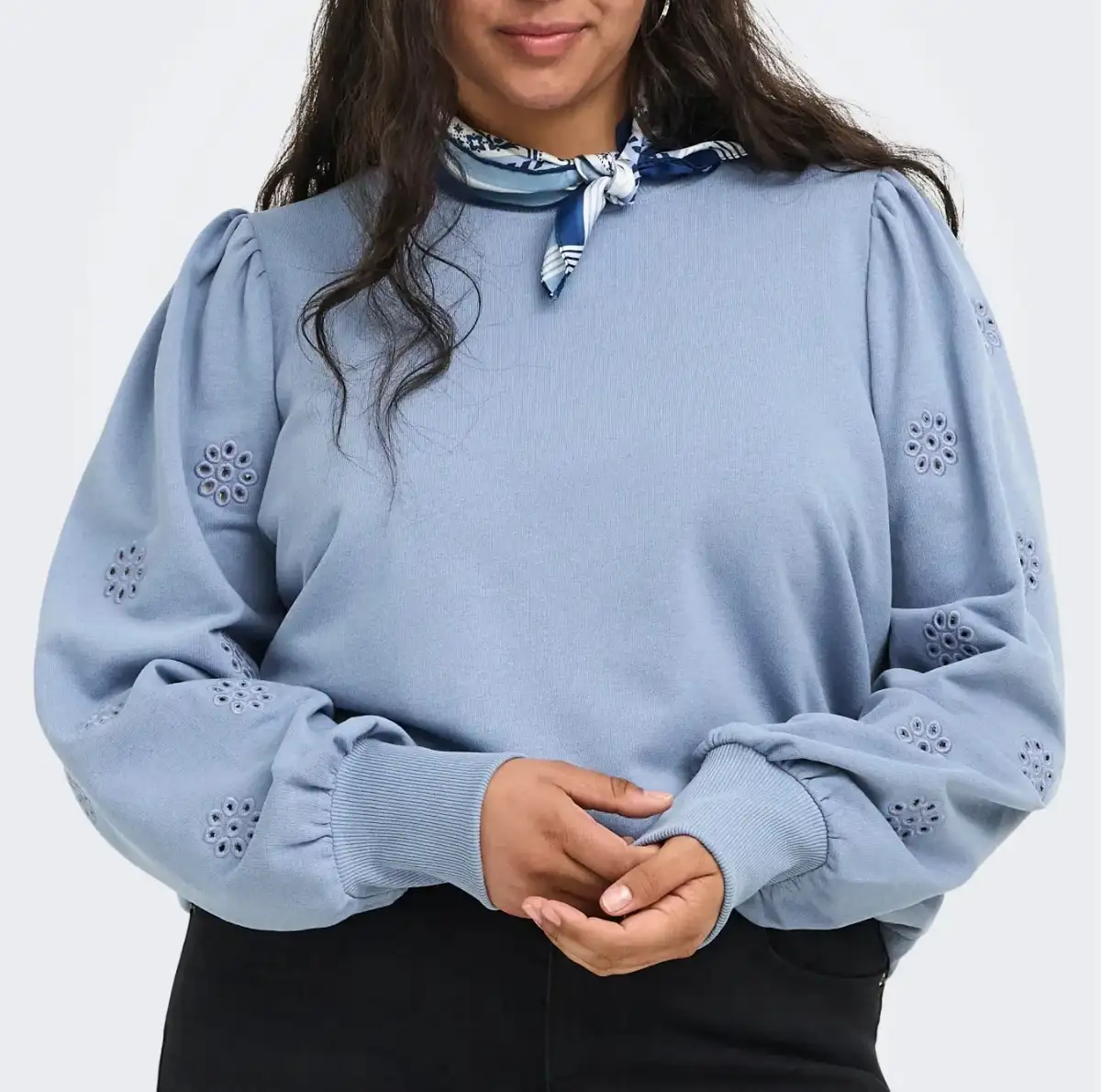 Sweat broderies ajourées florales
