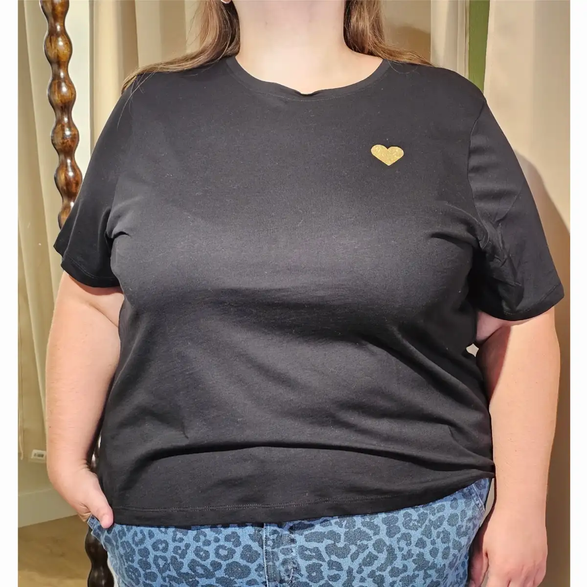 T-shirt noir cœur doré